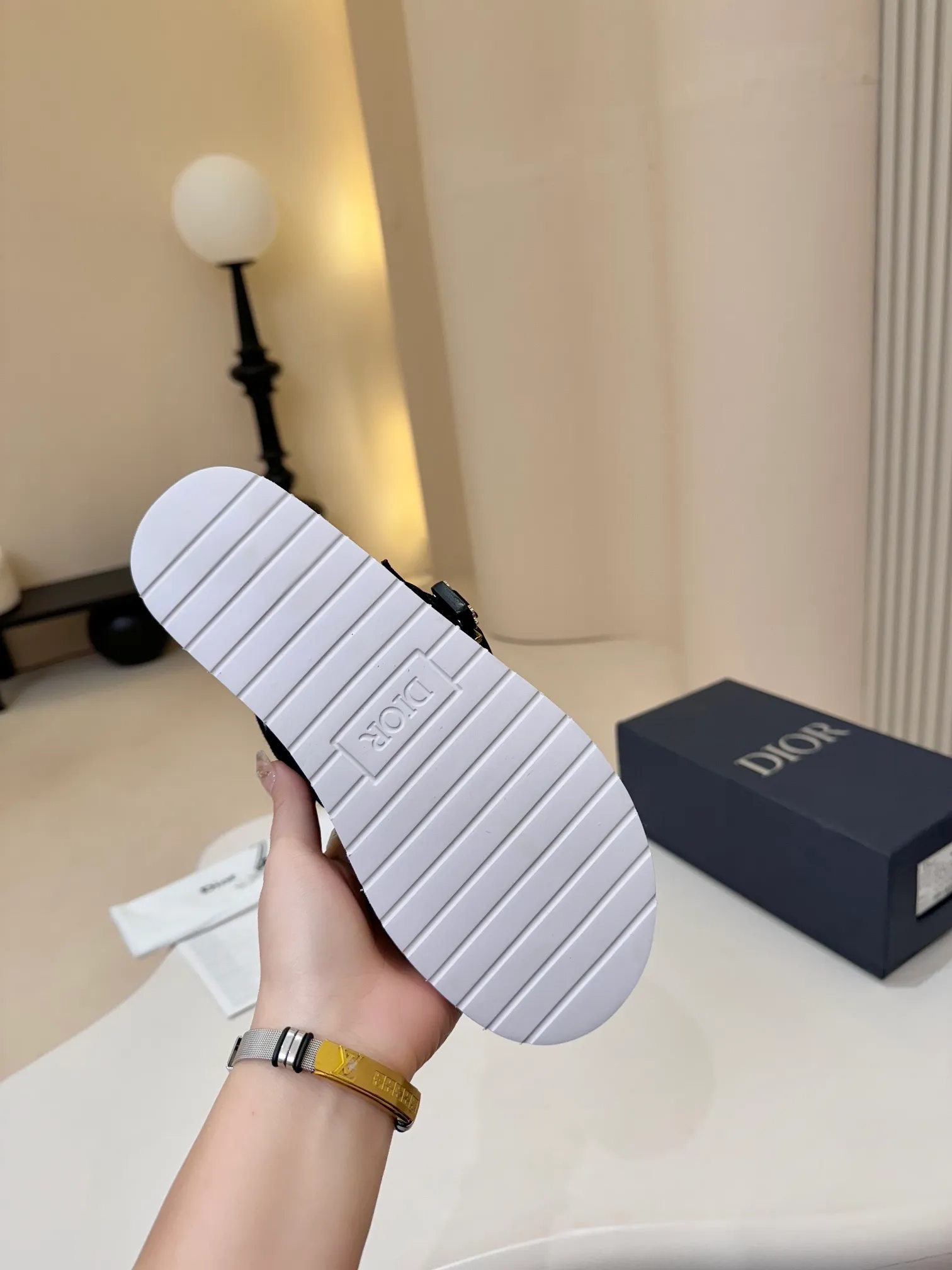 [Dior] P: 340💰 -Size: 38-46 Dior Dior D’s classic men’s slippers, high-end boutique, original material, pure cotton printed canvas upper, fine workmanship, super soft sole, casual, loose and comfortable, a must-have in summer!